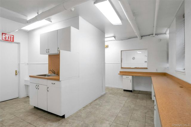 2400 Davidson Avenue Ground FL Office, Bronx, NY 10468