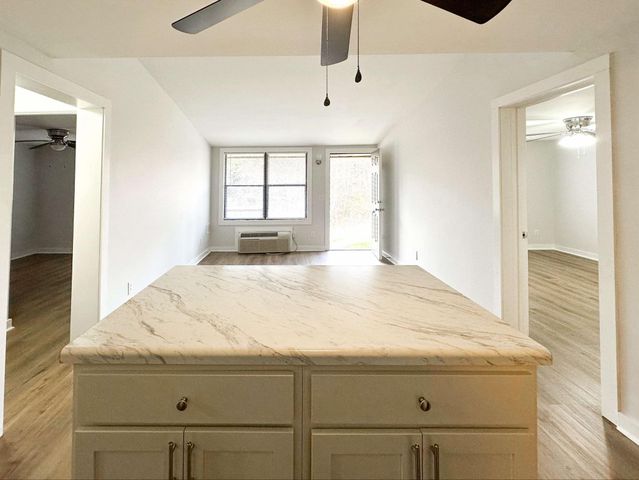 2421 Madison St Apt 37, Clarksville, TN 37043