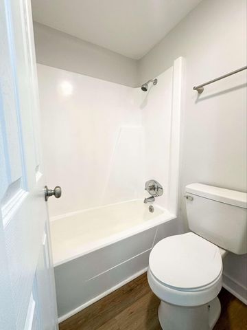 2421 Madison St Apt 37, Clarksville, TN 37043