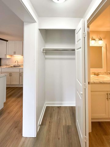 2421 Madison St Apt 37, Clarksville, TN 37043