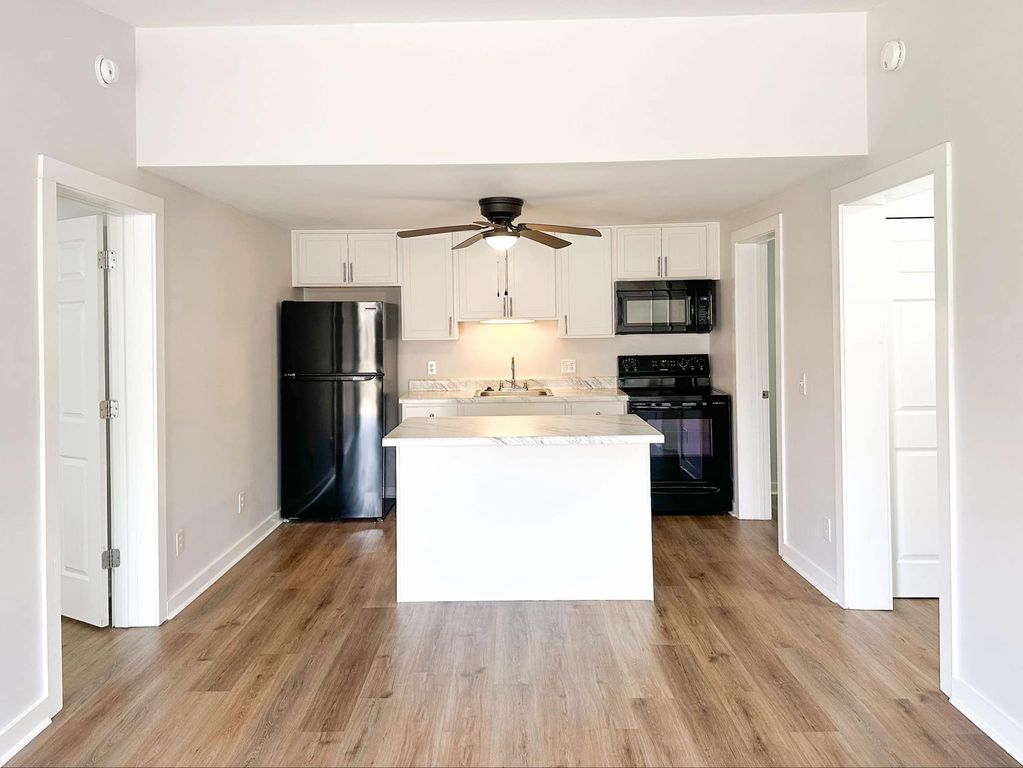 2421 Madison St Apt 37, Clarksville, TN 37043