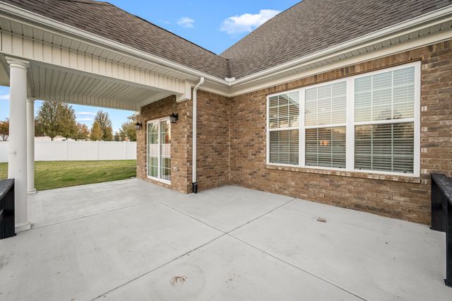 105 Rochester Dr, Shelbyville, TN 37160
