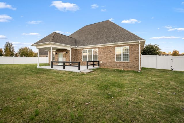 105 Rochester Dr, Shelbyville, TN 37160