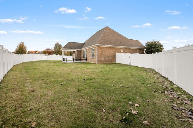 105 Rochester Dr, Shelbyville, TN 37160