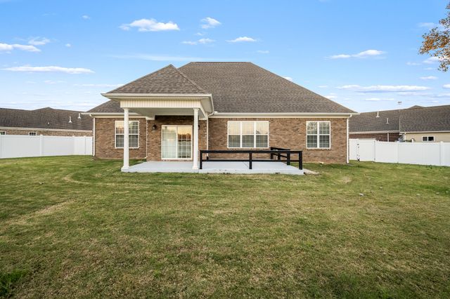 105 Rochester Dr, Shelbyville, TN 37160