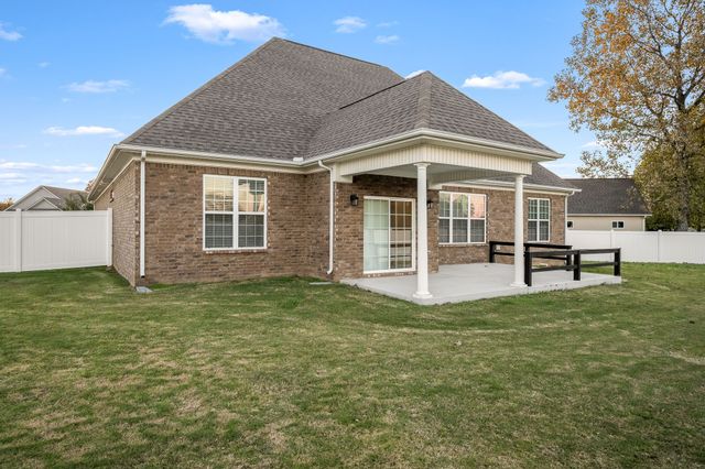 105 Rochester Dr, Shelbyville, TN 37160