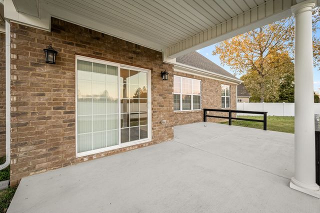 105 Rochester Dr, Shelbyville, TN 37160