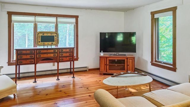 60 Fletcher Lane, Hartford, VT 05059