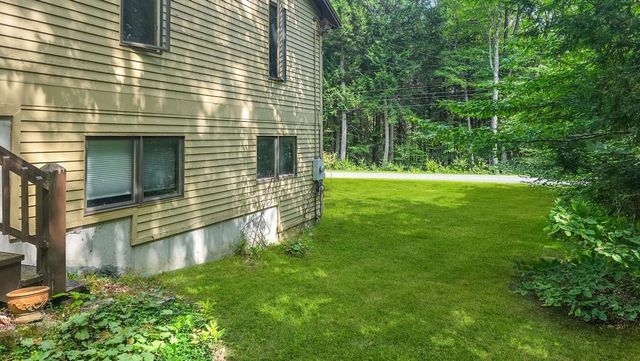 60 Fletcher Lane, Hartford, VT 05059