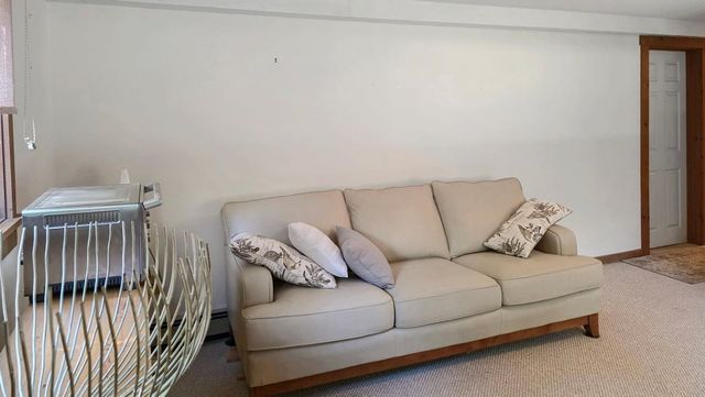 60 Fletcher Lane, Hartford, VT 05059