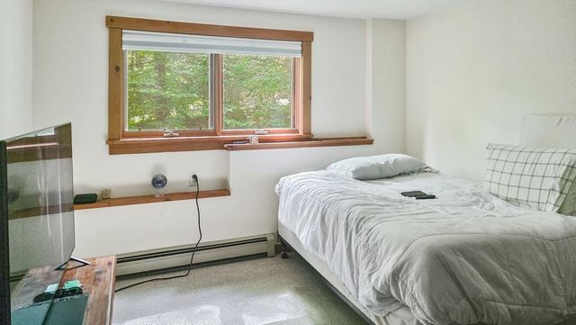 60 Fletcher Lane, Hartford, VT 05059