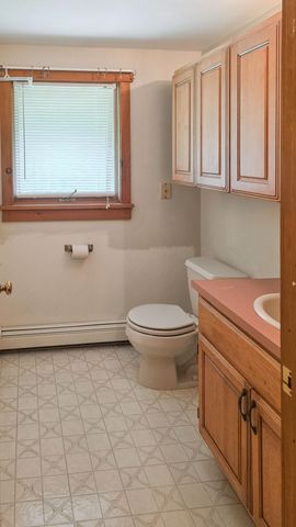 60 Fletcher Lane, Hartford, VT 05059