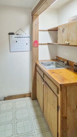 60 Fletcher Lane, Hartford, VT 05059