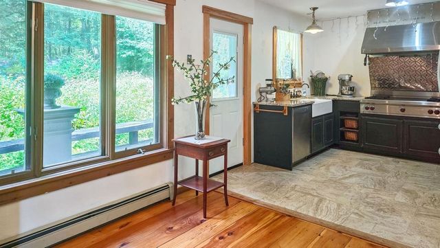 60 Fletcher Lane, Hartford, VT 05059