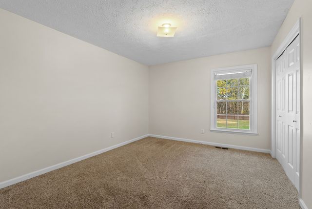 102 Pennsylvania Ave, White House, TN 37188