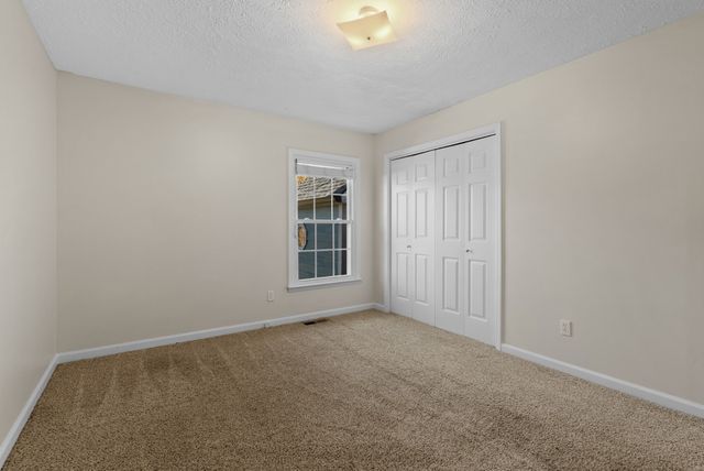 102 Pennsylvania Ave, White House, TN 37188