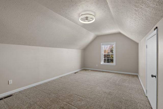 102 Pennsylvania Ave, White House, TN 37188