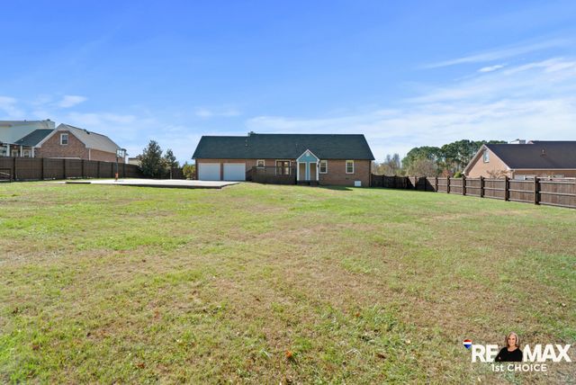 102 Pennsylvania Ave, White House, TN 37188