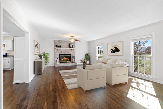 102 Pennsylvania Ave, White House, TN 37188