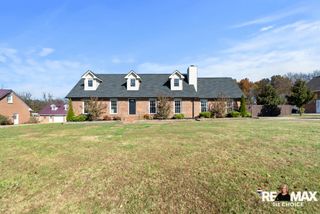 102 Pennsylvania Ave, White House, TN 37188