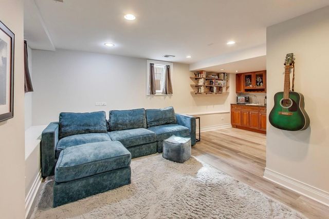 918 N Winchester Avenue 4, Chicago, IL 60622