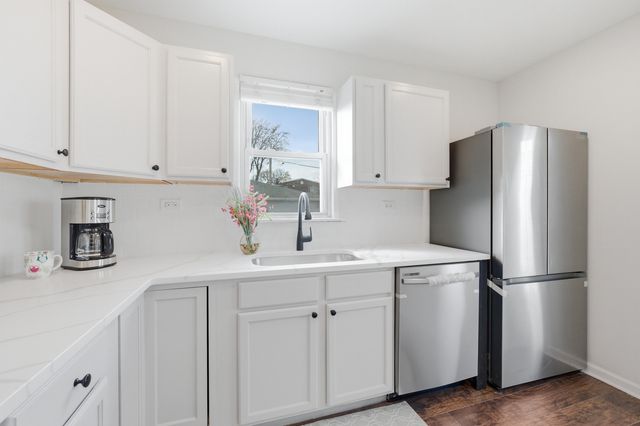 8891 67th Street, Hodgkins, IL 60525