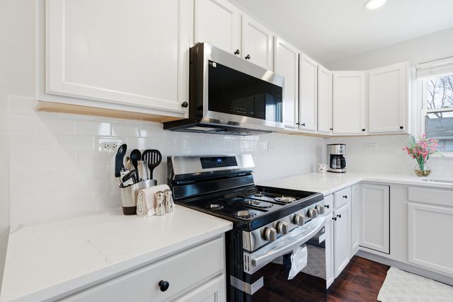 8891 67th Street, Hodgkins, IL 60525