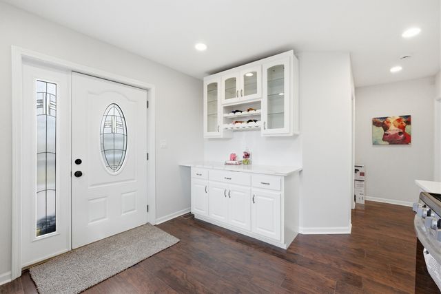 8891 67th Street, Hodgkins, IL 60525