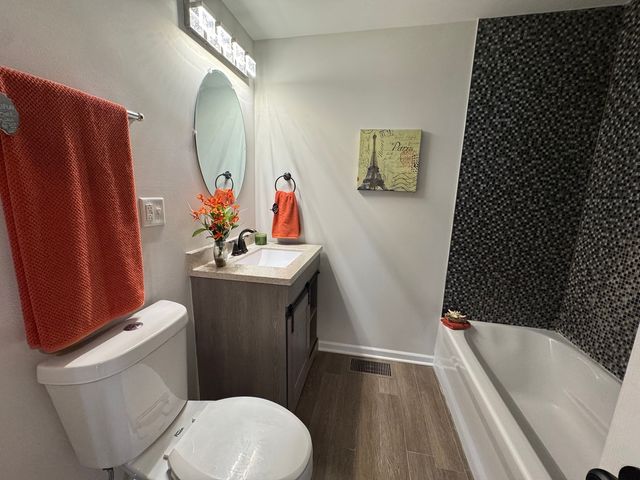 8891 67th Street, Hodgkins, IL 60525