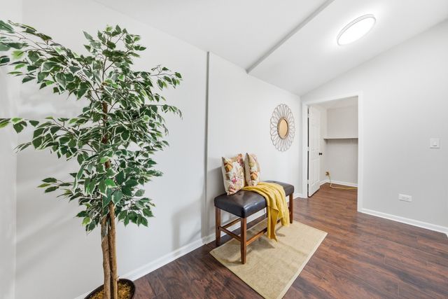 8891 67th Street, Hodgkins, IL 60525