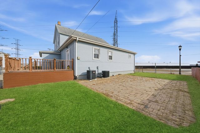 8891 67th Street, Hodgkins, IL 60525