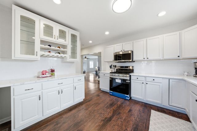 8891 67th Street, Hodgkins, IL 60525