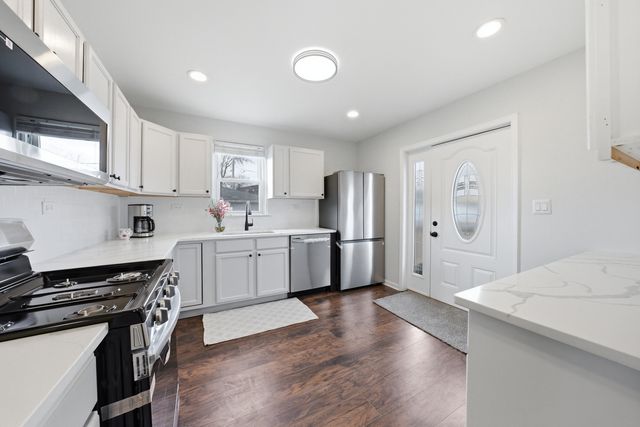 8891 67th Street, Hodgkins, IL 60525