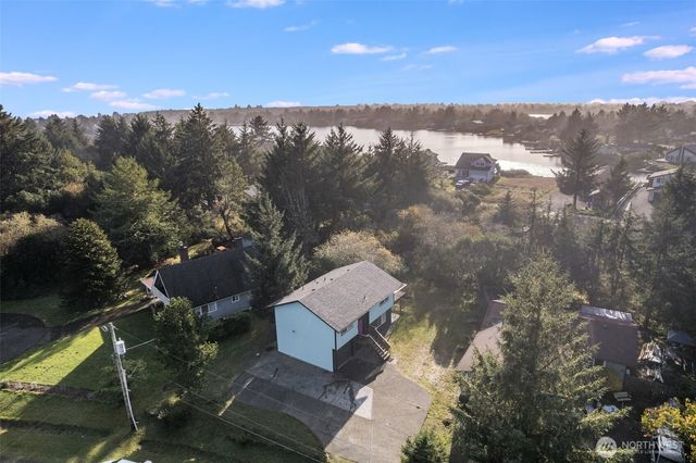 165 Spruce Loop SW, Ocean Shores, WA 98569