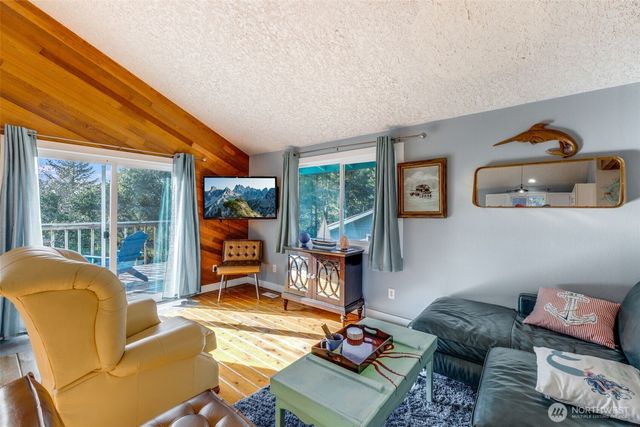 165 Spruce Loop SW, Ocean Shores, WA 98569