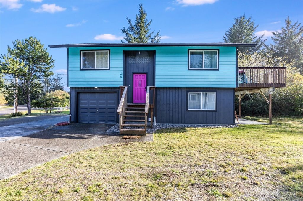 165 Spruce Loop SW, Ocean Shores, WA 98569