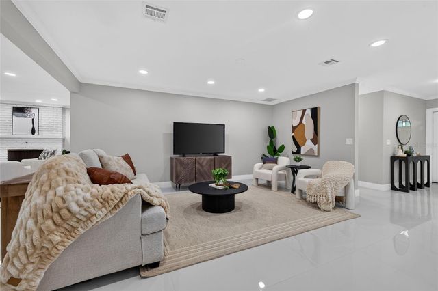 219 MIRAMAR BOULEVARD NE, St Petersburg, FL 33704