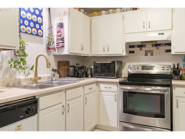 3577 CONCORD St, Eugene, OR 97402