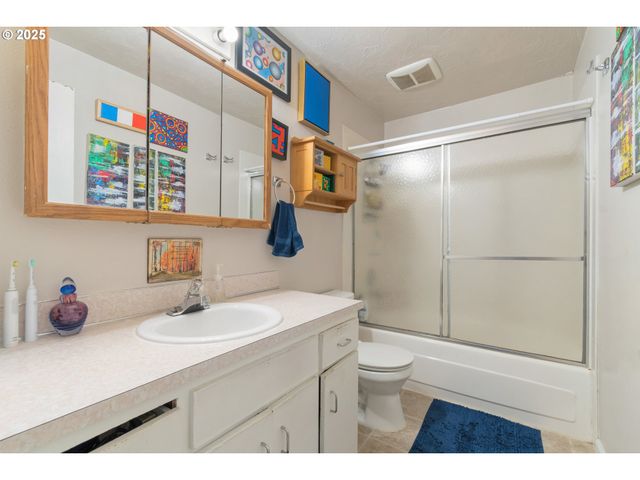 3577 CONCORD St, Eugene, OR 97402