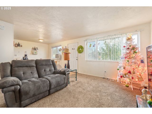 3577 CONCORD St, Eugene, OR 97402