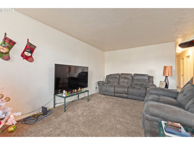 3577 CONCORD St, Eugene, OR 97402