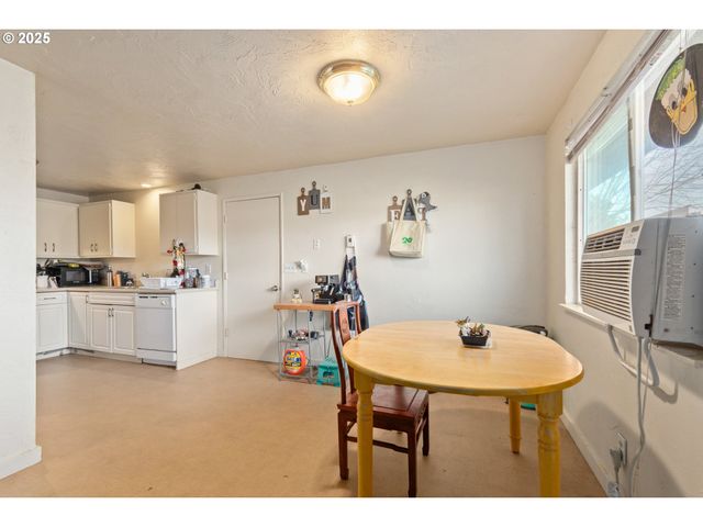 3577 CONCORD St, Eugene, OR 97402