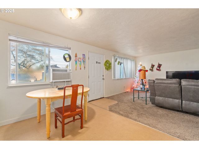 3577 CONCORD St, Eugene, OR 97402