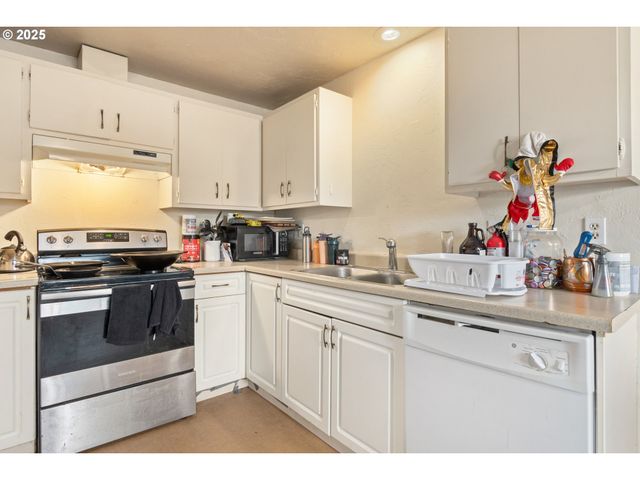 3577 CONCORD St, Eugene, OR 97402