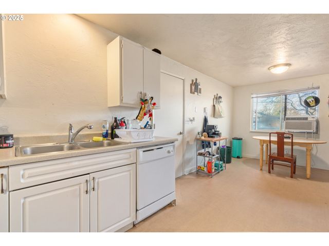 3577 CONCORD St, Eugene, OR 97402