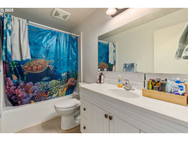 3577 CONCORD St, Eugene, OR 97402