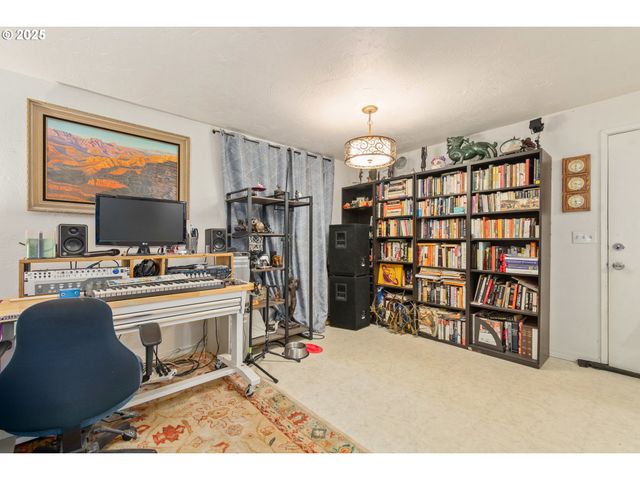 3577 CONCORD St, Eugene, OR 97402