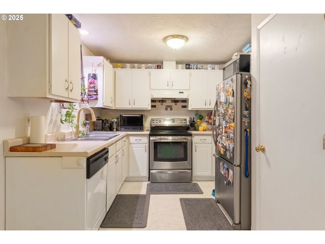 3577 CONCORD St, Eugene, OR 97402