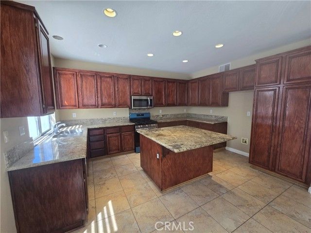 2382 Macbeth Avenue, Corona, CA 92882