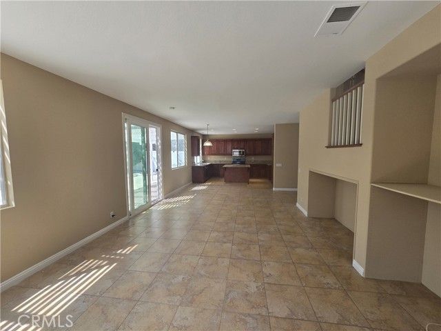 2382 Macbeth Avenue, Corona, CA 92882